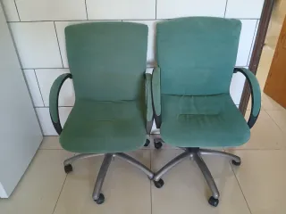 Sillas de oficina verdes (2 unidades)
