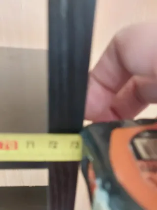 Estantería negra de madera