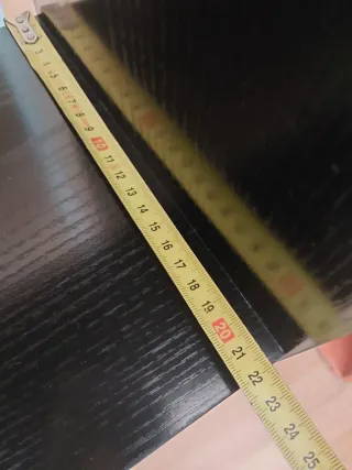 Estantería negra de madera