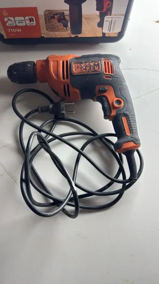 Taladro Percutor Black & Decker 710W