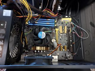 PC Asus 1TB HDD,8GB RAM, lector targeta ,