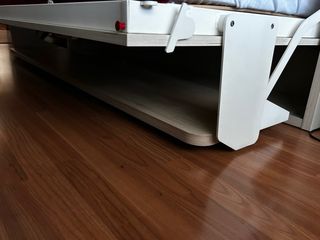 Cama abatible horizontal con mesa