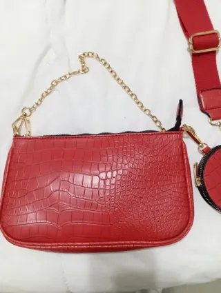 Borsetta rossa effetto coccodrillo