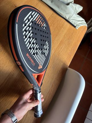 Pala de pádel Russell Classic sin estrenar
