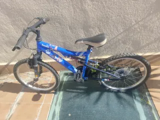 Bicicleta infantil azul