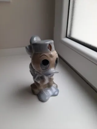 Figura Disney  de porcelana pato  excursionista