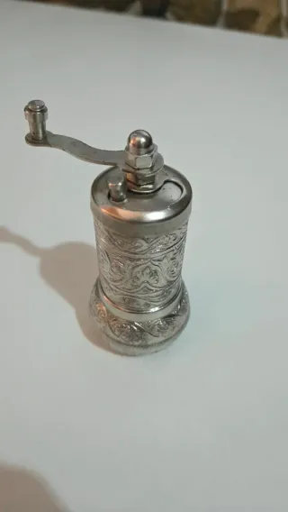 Molinillo de especias/café metal plata.