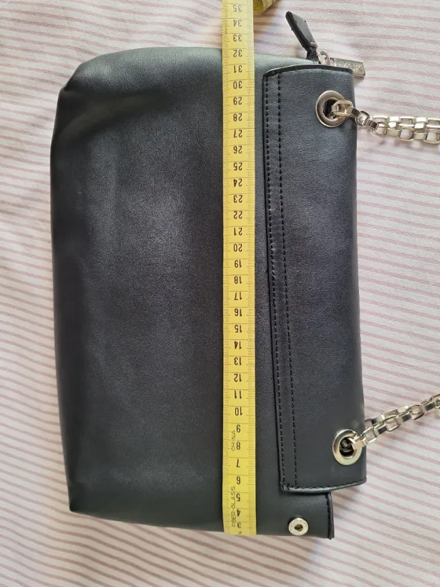 Bolso MISAKO negro con cadena