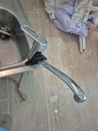 Grifo de cocina plateado