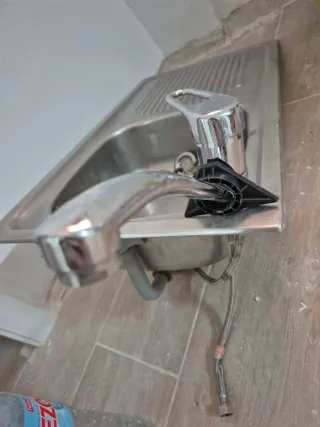 Grifo de cocina plateado