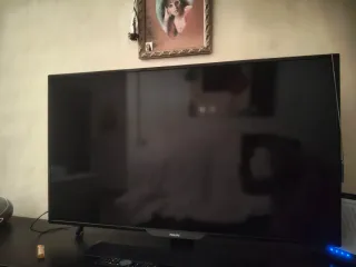 Televisión Philips Negra y Azul