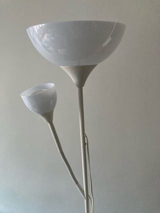 Lámpara de pie doble foco.