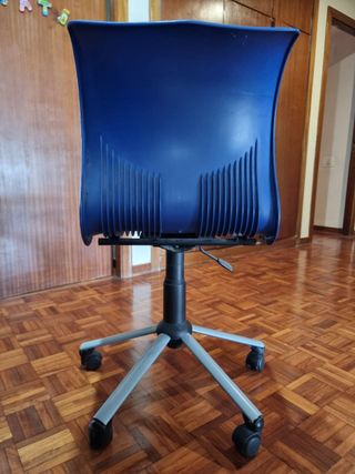 Silla de escritorio azul y gris