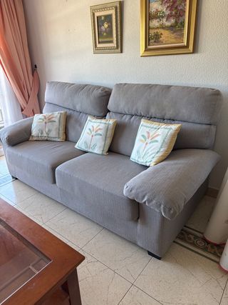 Sofá de tela gris
