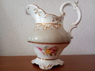 Jarrita antigua de porcelana