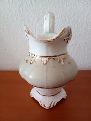 Jarrita antigua de porcelana