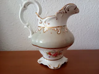 Jarrita antigua de porcelana