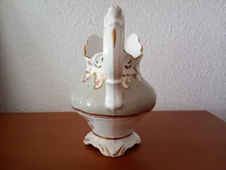 Jarrita antigua de porcelana