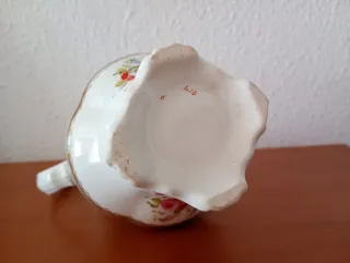 Jarrita antigua de porcelana