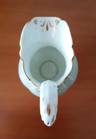 Jarrita antigua de porcelana