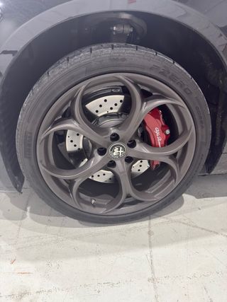 Alfa Romeo Giulia 2.9T v6 quadrifoglio 1500km 2026