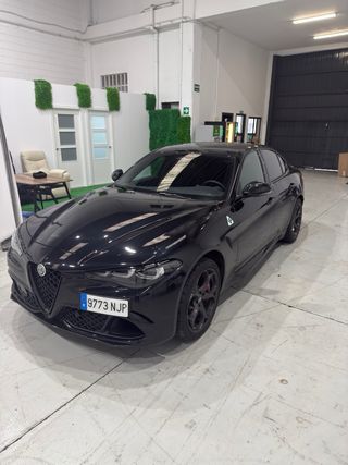 Alfa Romeo Giulia 2.9T v6 quadrifoglio 1500km 2026