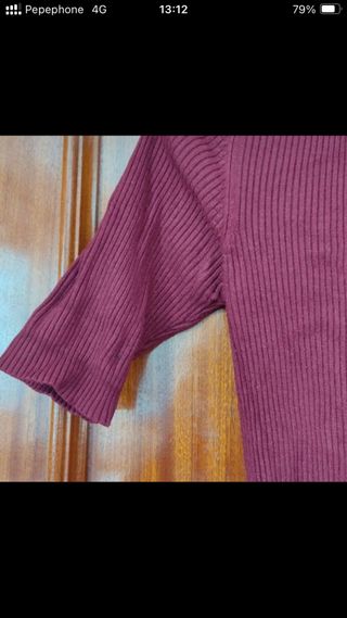 Camiseta canalé Bershka burdeos.