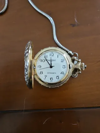Dos relojes de bolsillo antiguos