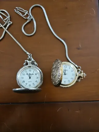 Dos relojes de bolsillo antiguos