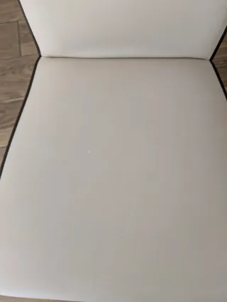 Silla de comedor beige y marrón