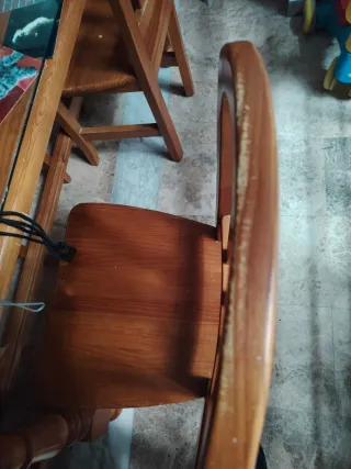 Mesa de comedor de madera con sillas