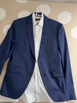 Traje hombre azul Zara Man talla 36 con camisa