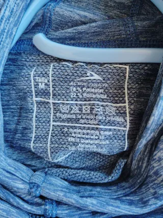 Camiseta térmica azul y gris