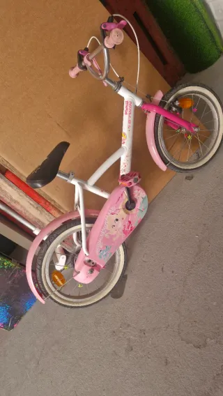 Bicicleta infantil B'Twin rosa y blanca