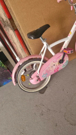 Bicicleta infantil B'Twin rosa y blanca