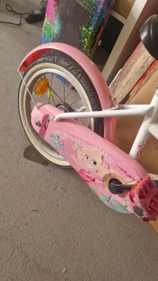 Bicicleta infantil B'Twin rosa y blanca