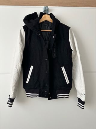 Bomber Nike NSW Y2K Vintage Negra y Blanca