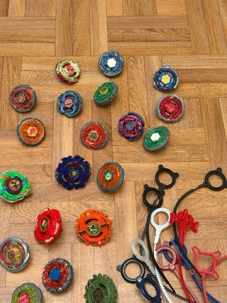 Lote Beyblade: Lanzadores, Beyblades y Accesorios
