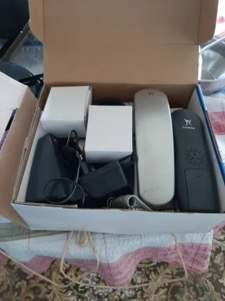 Conjunto teléfonos fijos de pared e inalámbrico