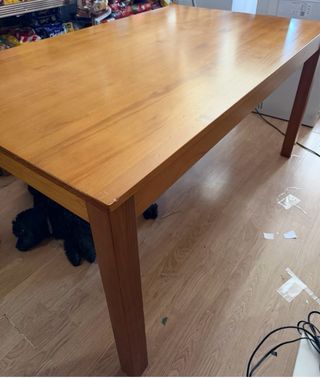 Mesa de comedor de madera