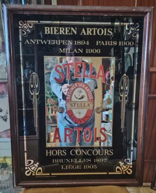 Specchi pubblicitari vintage con foto di birre e liquori