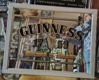 Specchi pubblicitari vintage con foto di birre e liquori