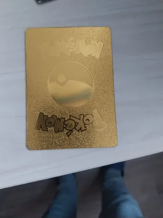 Carta Pokémon Pikachu V Dorada