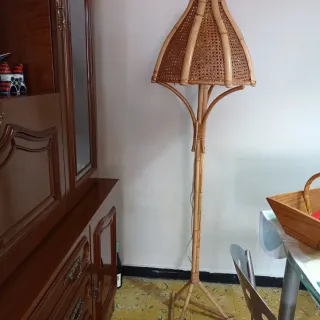 Lámpara de pie de bambú Mide 1'60