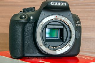 Canon EOS 1200D + Objetivo 18/55 EFS + 2 Baterías