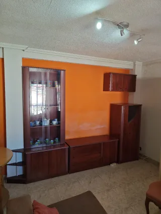 Mueble de comedor madera oscura