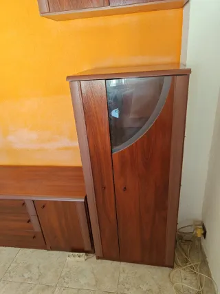 Mueble de comedor madera oscura