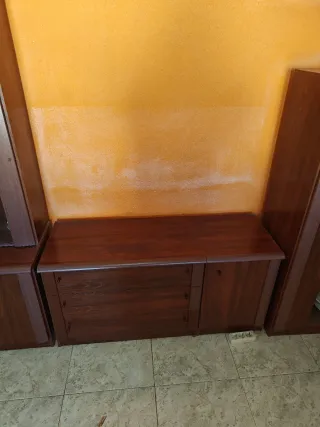 Mueble de comedor madera oscura