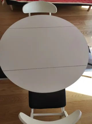 Mesa redonda extensible + 4 sillas