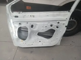 Puerta Renault Clio IV Blanca Delantera derecha.